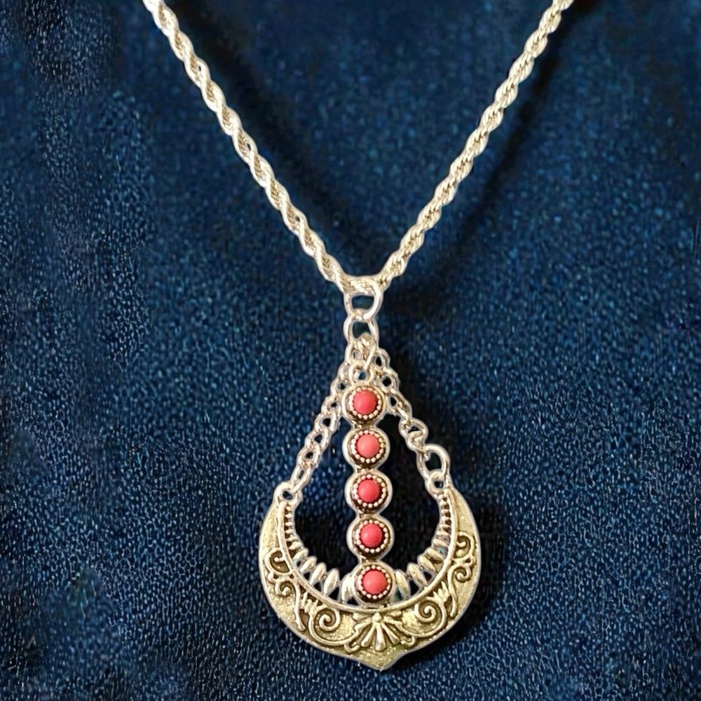 Boho Western Chic Silver and Red Teardrop Pendant Necklace. NWT